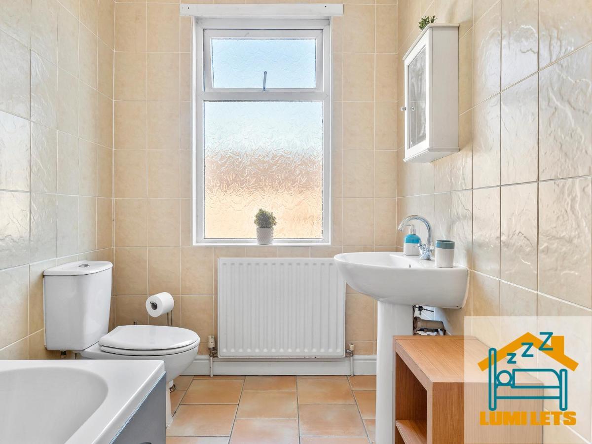 2Br Home In Barrow-In-Furness Sleeps 8 Close To Bae Systems, Hospital, Lakes Extérieur photo